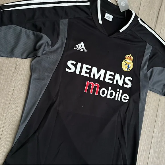 Real Madrid Luis Figo Retro Jersey Black - Picture 3 of 5